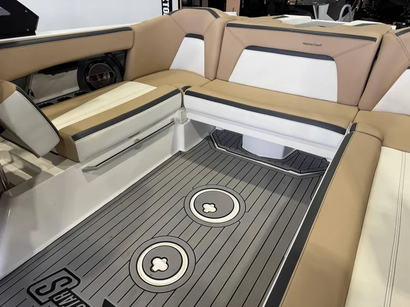 Slide: The Image of MasterCraft XStar S 2022 - 17