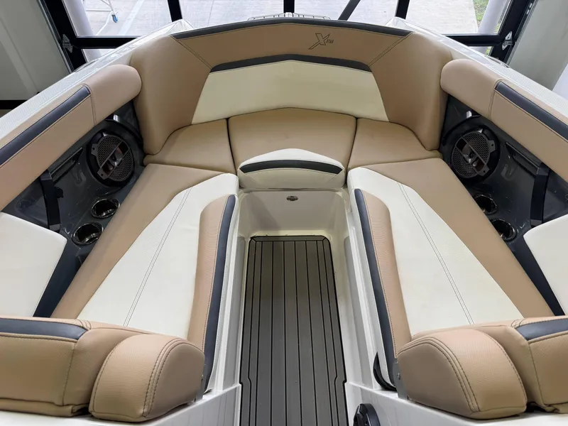 Slide: The Image of MasterCraft XStar S 2022 - 19