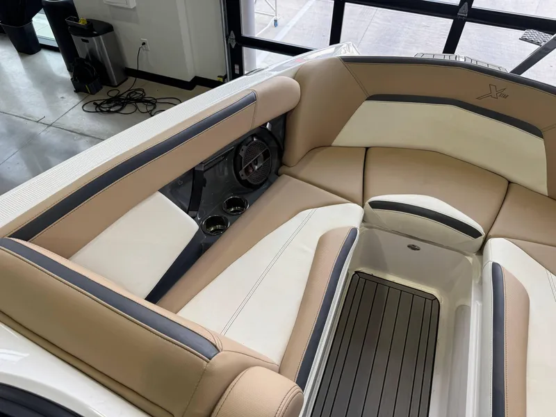 Slide: The Image of MasterCraft XStar S 2022 - 21
