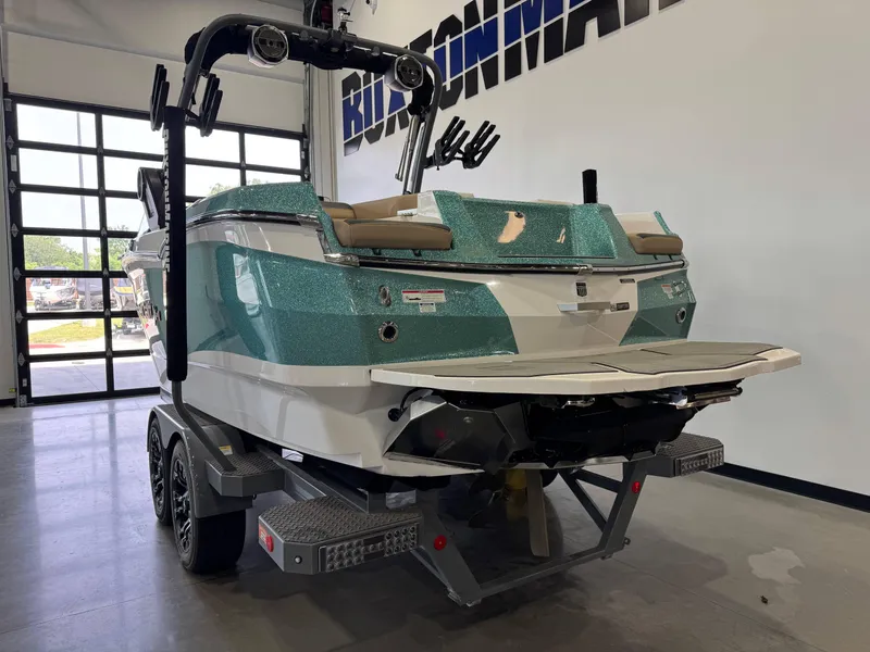 Slide: The Image of MasterCraft XStar S 2022 - 5