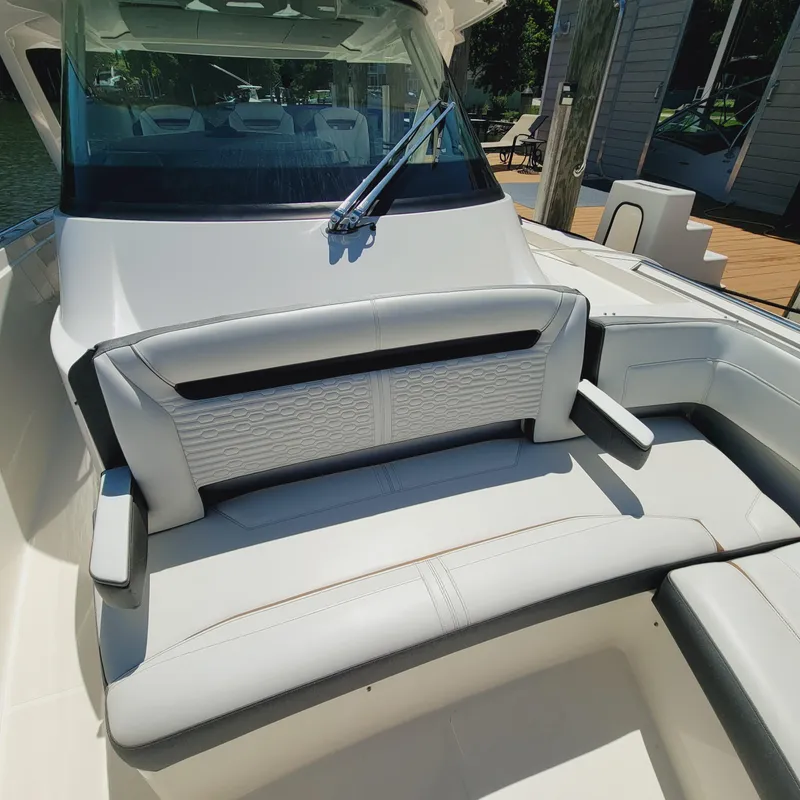 Slide: The Image of Tiara 38 LS 2021 - 51