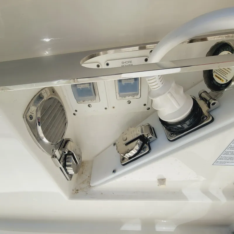 Slide: The Image of Tiara 38 LS 2021 - 54