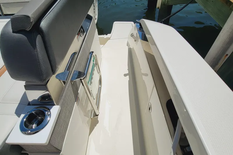 Slide: The Image of Tiara 38 LS 2021 - 76