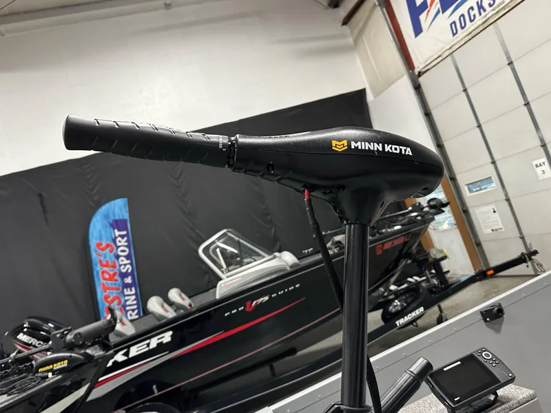 Slide: The Image of 2023 Alumacraft V14 boat with Minn Kota motor in showroom. - 18