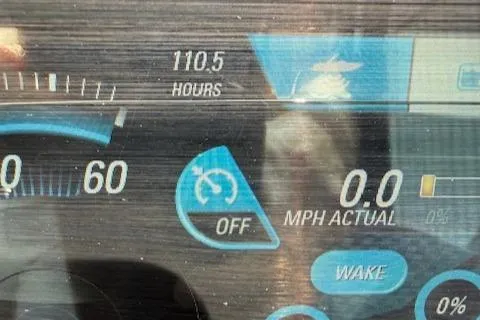 Slide: The Image of Dashboard of 2019 Malibu Wakesetter 22 MXZ showing 110.5 hours and 0.0 MPH. - 15