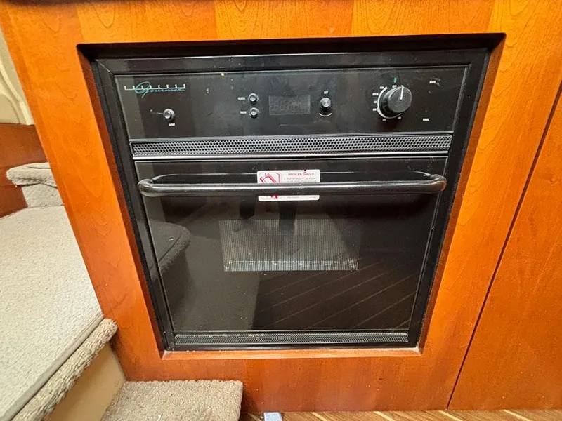 Slide: The Image of Built-in oven in 2004 Cruisers Yachts 375 Motoryacht kitchen area. - 29