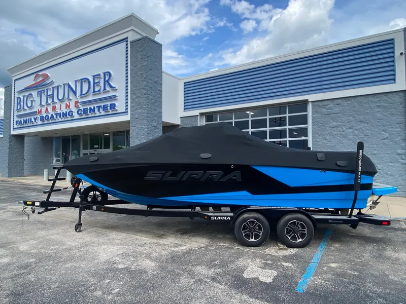 Slide: The Image of 2021 Supra SL 450 boat with cover at Big Thunder Marine dealership. - 37