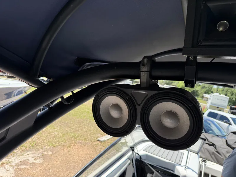 Slide: The Image of 2018 Yamaha Boats 242 Limited S E-Series with dual speakers on the interior. - 11