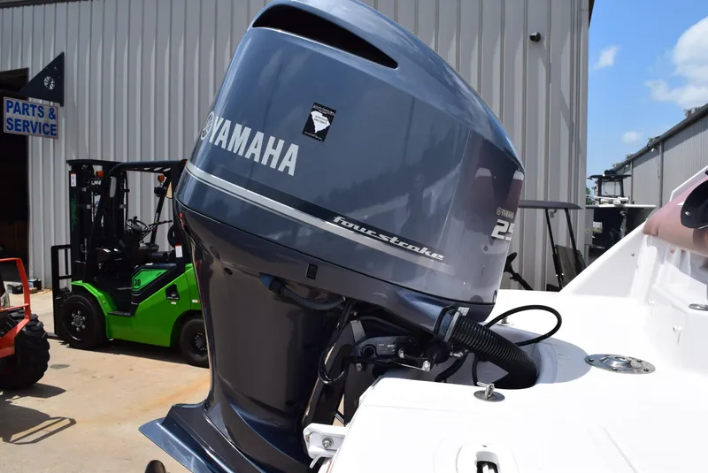 Slide: The Image of 2018 Four Winns HD240 OB with Yamaha outboard motor at service center. - 6