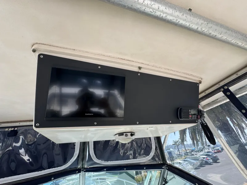 Slide: The Image of 1990 Grady-White Marlin 28 boat interior with mounted Garmin screen and radio. - 20