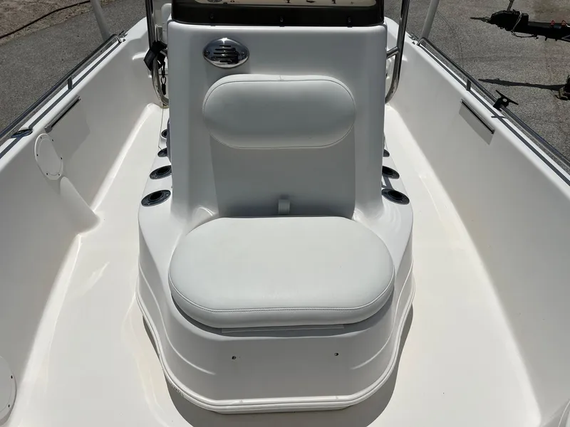 Slide: The Image of 2006 NauticStar 2110 Nautic Bay boat interior with white seating and console. - 11