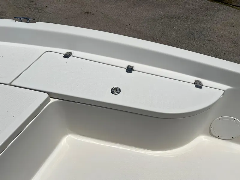 Slide: The Image of 2006 NauticStar 2110 Nautic Bay boat deck with storage compartment. - 12