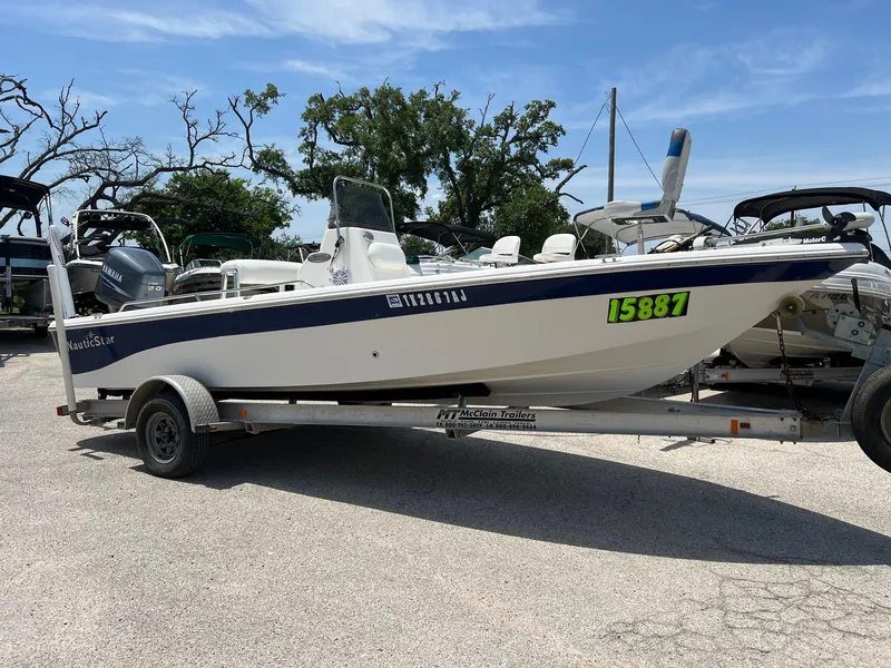 Slide: The Image of 2006 NauticStar 2110 Nautic Bay boat on trailer, parked outdoors. - 17
