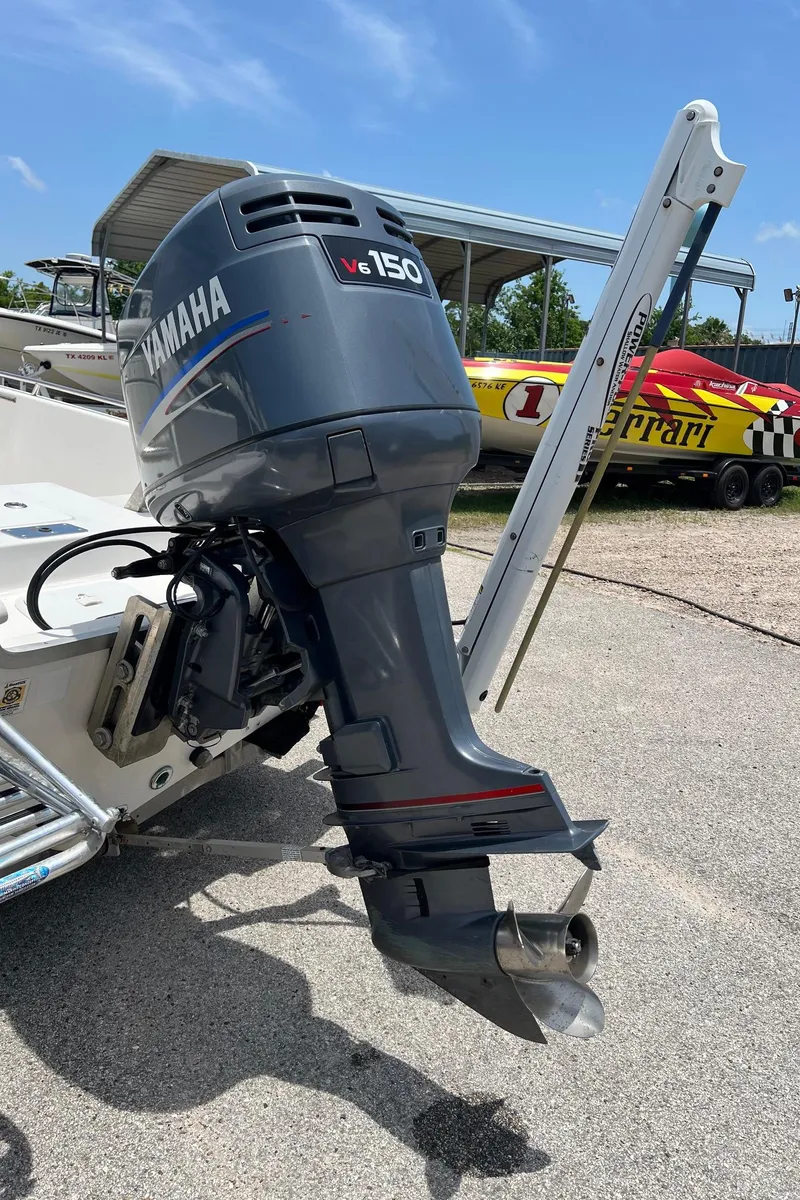 Slide: The Image of 2006 NauticStar 2110 Nautic Bay with Yamaha 150 outboard motor. - 18