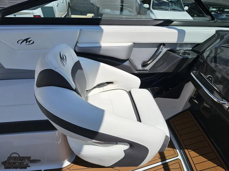 Slide: The Image of Monterey 258 Super Sport 2018 - 53