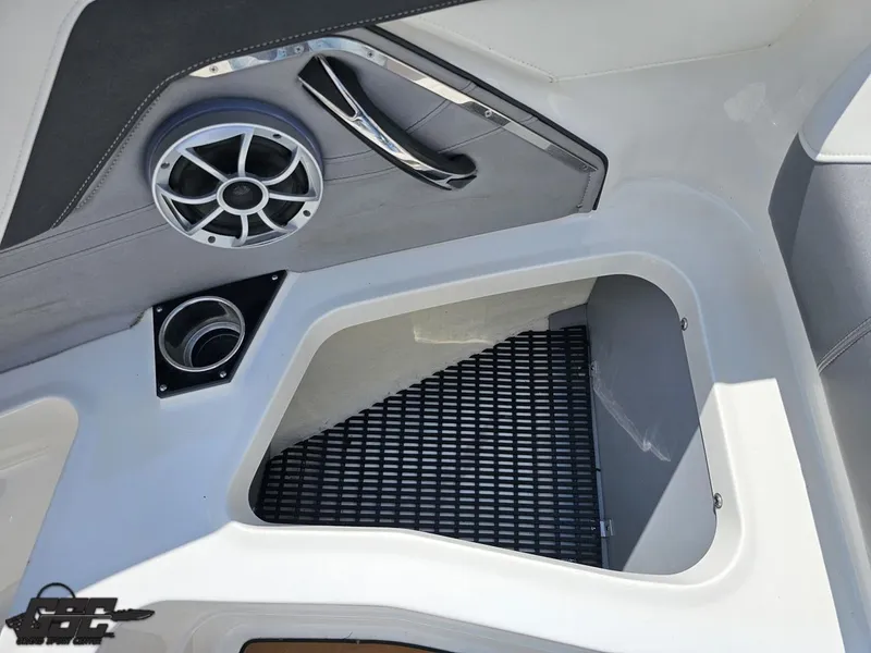 Slide: The Image of Monterey 258 Super Sport 2018 - 81