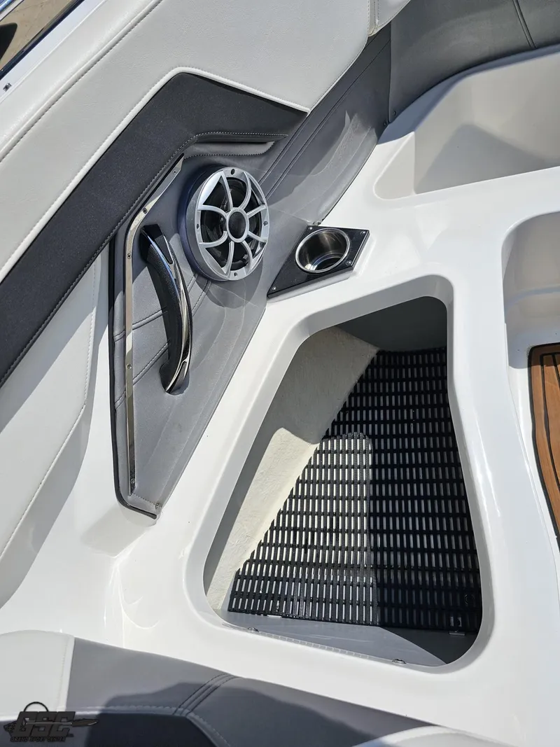 Slide: The Image of Monterey 258 Super Sport 2018 - 83