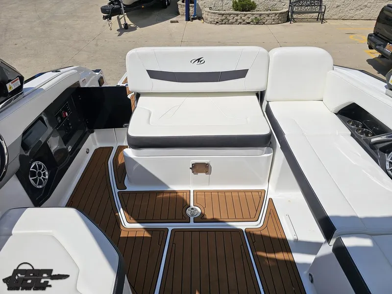 Slide: The Image of Monterey 258 Super Sport 2018 - 92