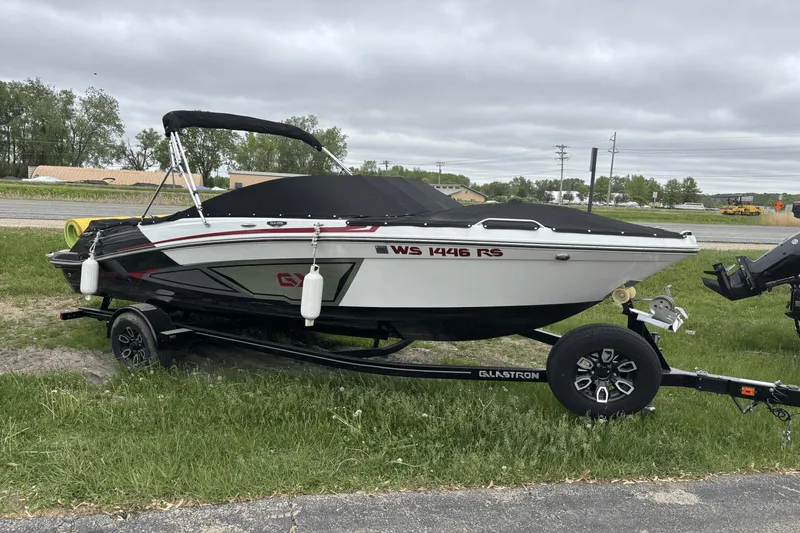 Slide: The Image of Glastron 215GX 2022 - 0