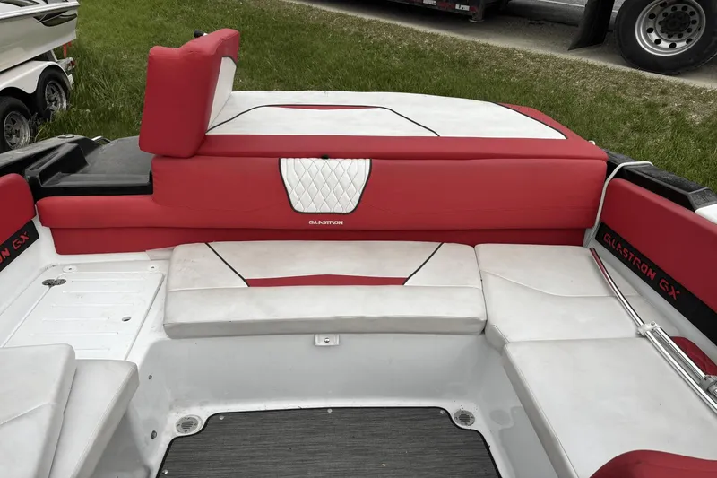 Slide: The Image of Glastron 215GX 2022 - 10