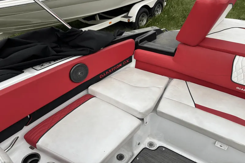 Slide: The Image of Glastron 215GX 2022 - 12