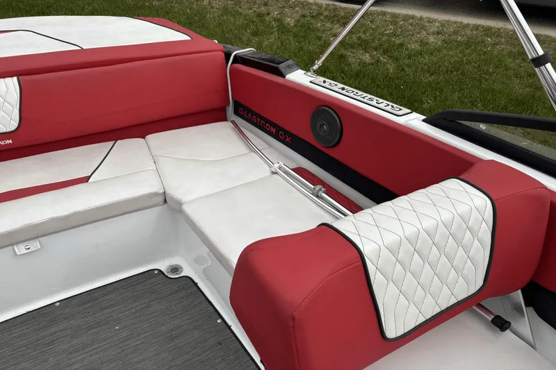 Slide: The Image of Glastron 215GX 2022 - 13