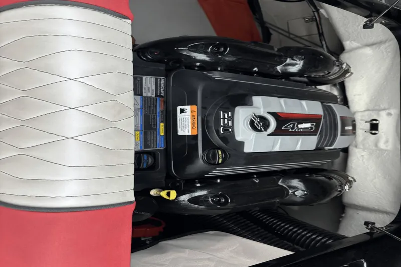 Slide: The Image of Glastron 215GX 2022 - 15