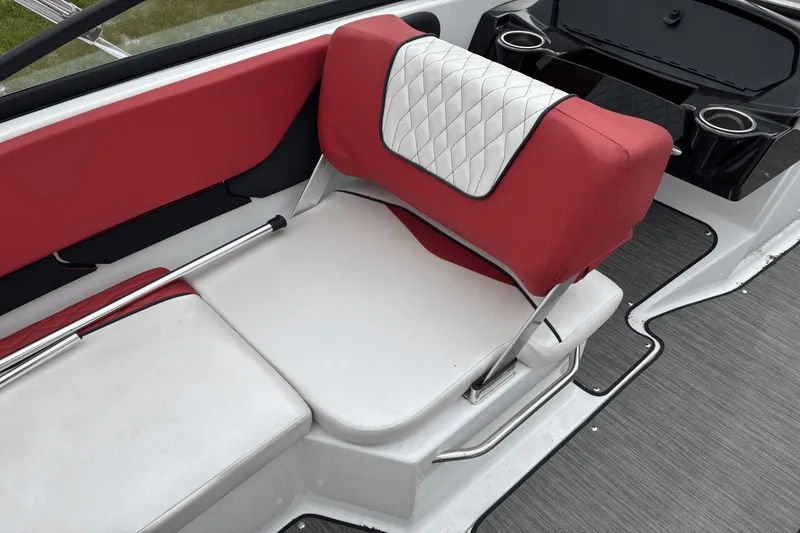 Slide: The Image of Glastron 215GX 2022 - 17