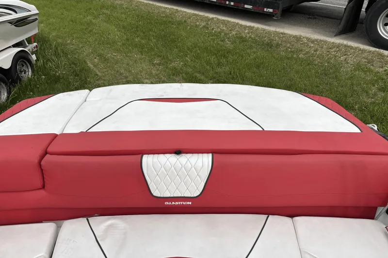 Slide: The Image of Glastron 215GX 2022 - 19