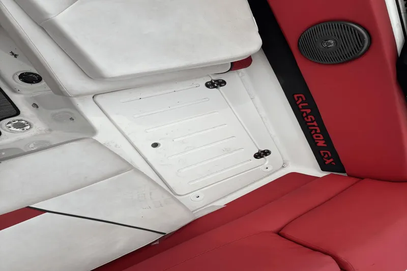 Slide: The Image of Glastron 215GX 2022 - 22