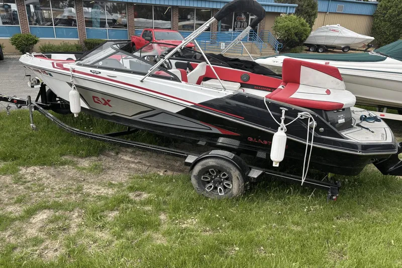 Slide: The Image of Glastron 215GX 2022 - 4