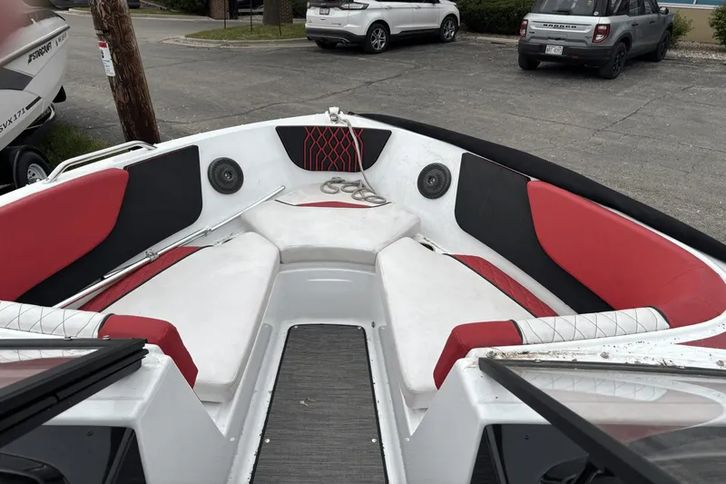 Slide: The Image of Glastron 215GX 2022 - 7