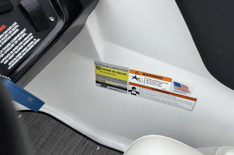 Slide: The Image of Glastron 215GX 2022 - 9