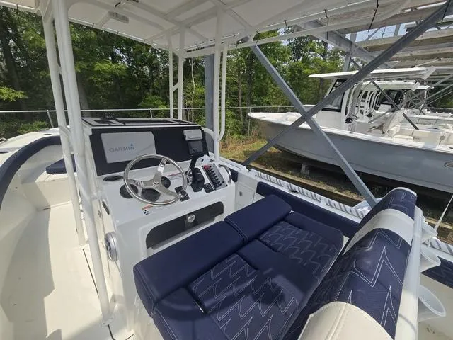 Slide: The Image of Parker Marine 21SE Center Console 2025 - 5
