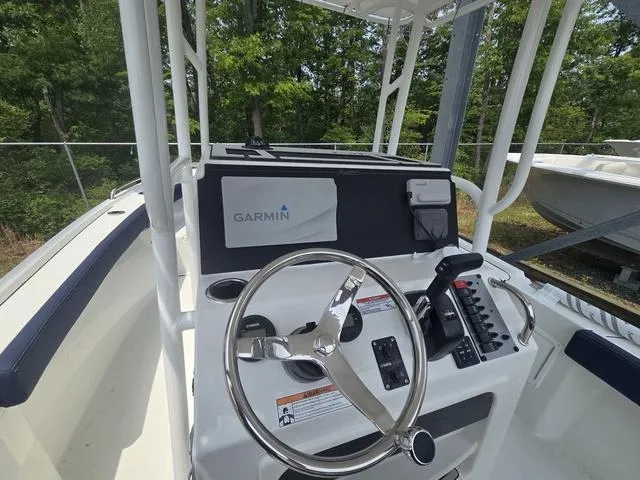 Slide: The Image of Parker Marine 21SE Center Console 2025 - 6
