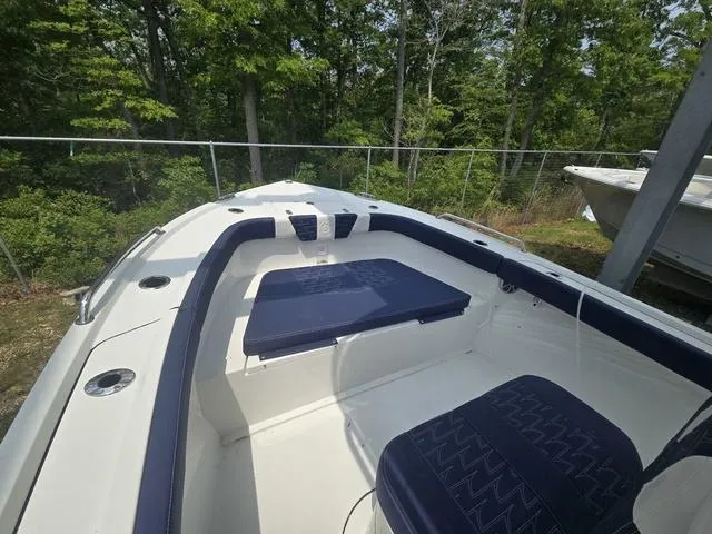 Slide: The Image of Parker Marine 21SE Center Console 2025 - 7