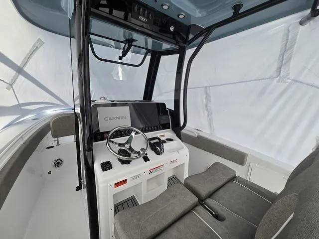 Slide: The Image of Sea Hunt Ultra 275 SE 2025 - 15