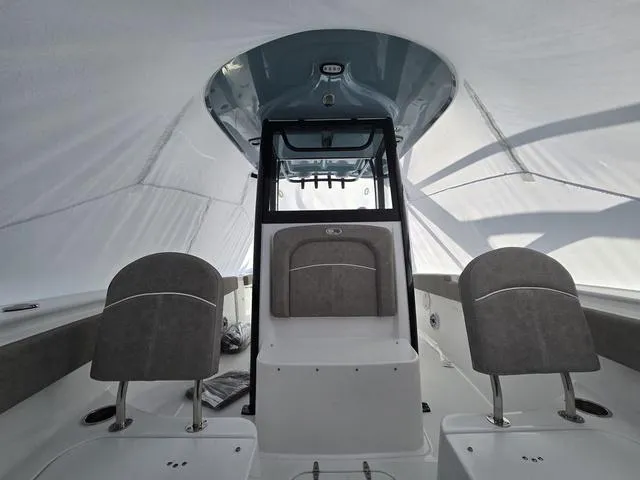 Slide: The Image of Sea Hunt Ultra 275 SE 2025 - 23