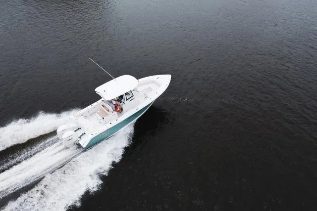 Slide: The Image of Sea Hunt Ultra 275 SE 2025 - 29