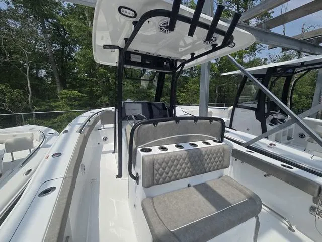 Slide: The Image of Sea Hunt Ultra 275 SE 2025 - 5