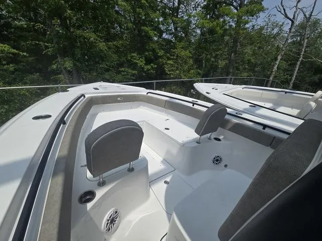 Slide: The Image of Sea Hunt Ultra 275 SE 2025 - 8