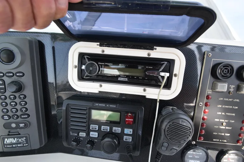 Slide: The Image of Jupiter 35 Convertible 2002 - 27