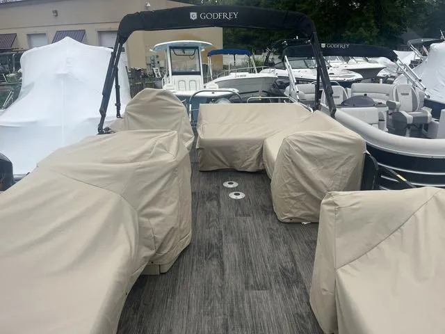 Slide: The Image of Godfrey Sweetwater 2286 SFL 2023 - 3