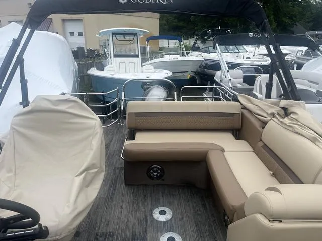 Slide: The Image of Godfrey Sweetwater 2286 SFL 2023 - 4