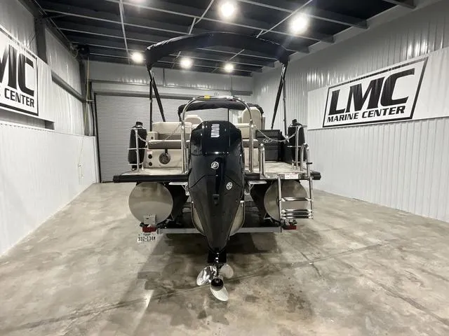 Slide: The Image of 2022 Harris SUNLINER 230 SLDH pontoon boat in a showroom at LMC Marine Center. - 5