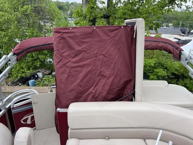 Slide: The Image of Tahoe LTZ Cruise 2015 - 5