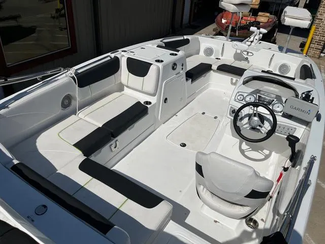 Slide: The Image of Tracker 2150 2021 - 9