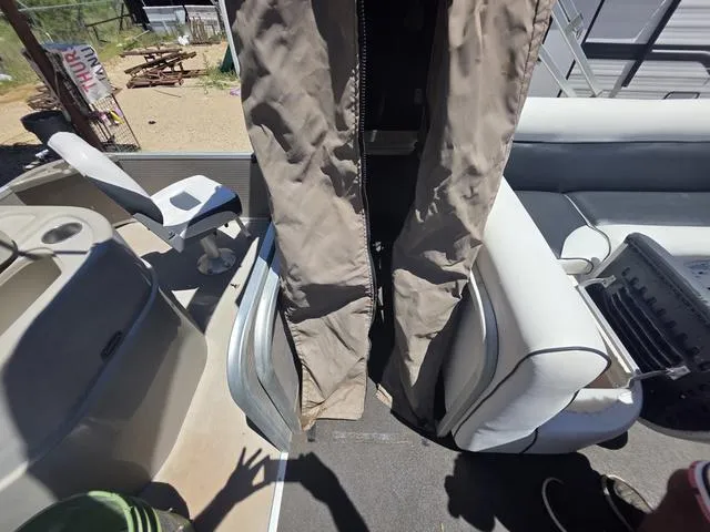 Slide: The Image of Premier Castaway 221 2008 - 15