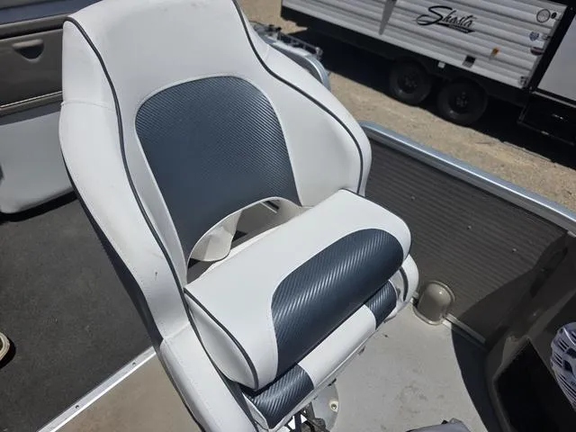 Slide: The Image of Premier Castaway 221 2008 - 18