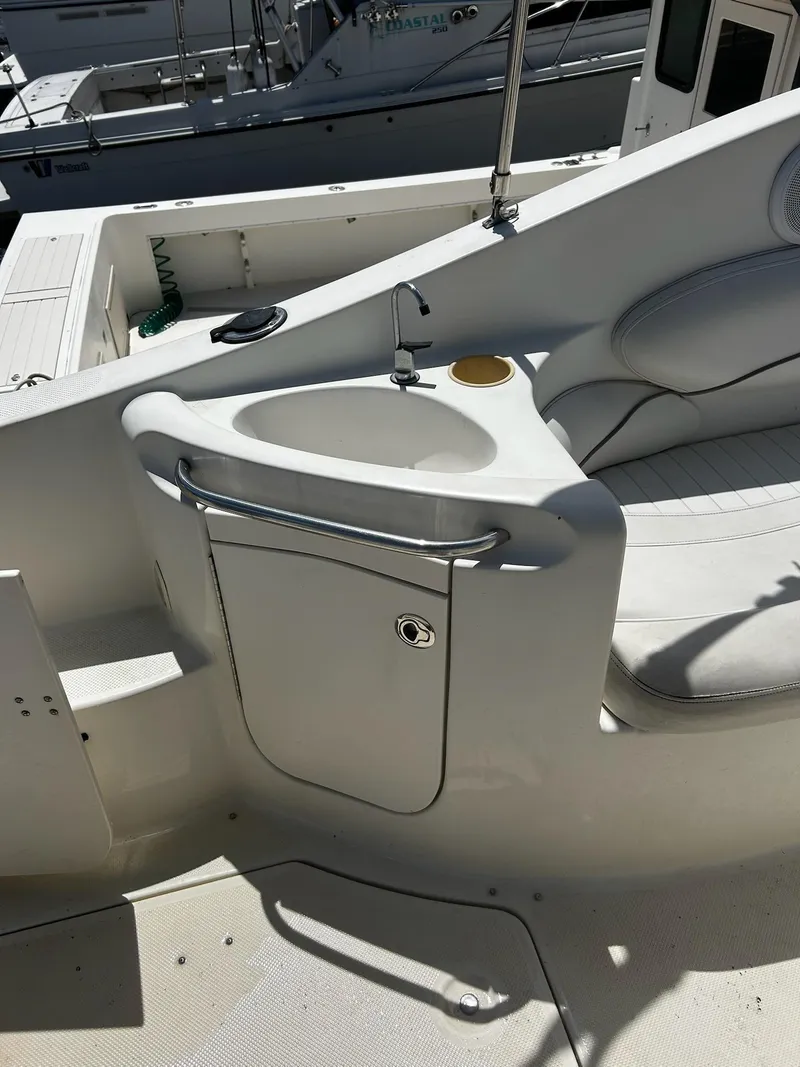 Slide: The Image of 2000 Maxum 2800 SCR boat interior with sink and seating area. - 14